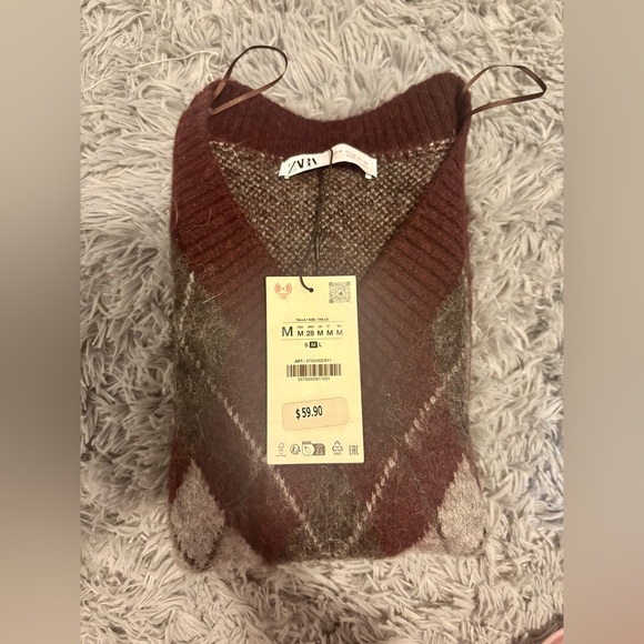 Zara Burgundy, Cream & Olive Argyle V-Neck Sweater Vest - Picture 5 of 5